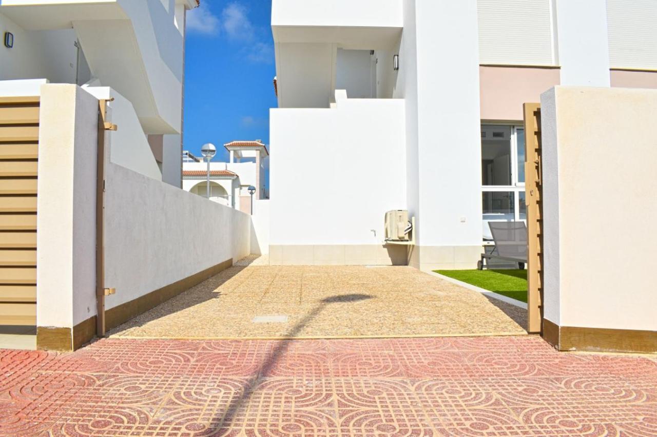 New Build Apartment On Beautiful Modern Complex Rojales Extérieur photo