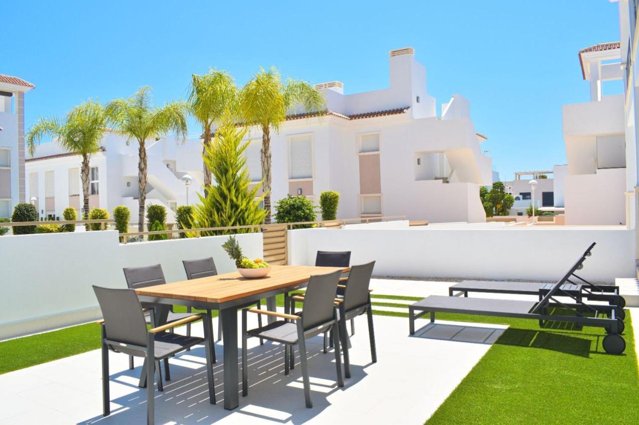 New Build Apartment On Beautiful Modern Complex Rojales Extérieur photo